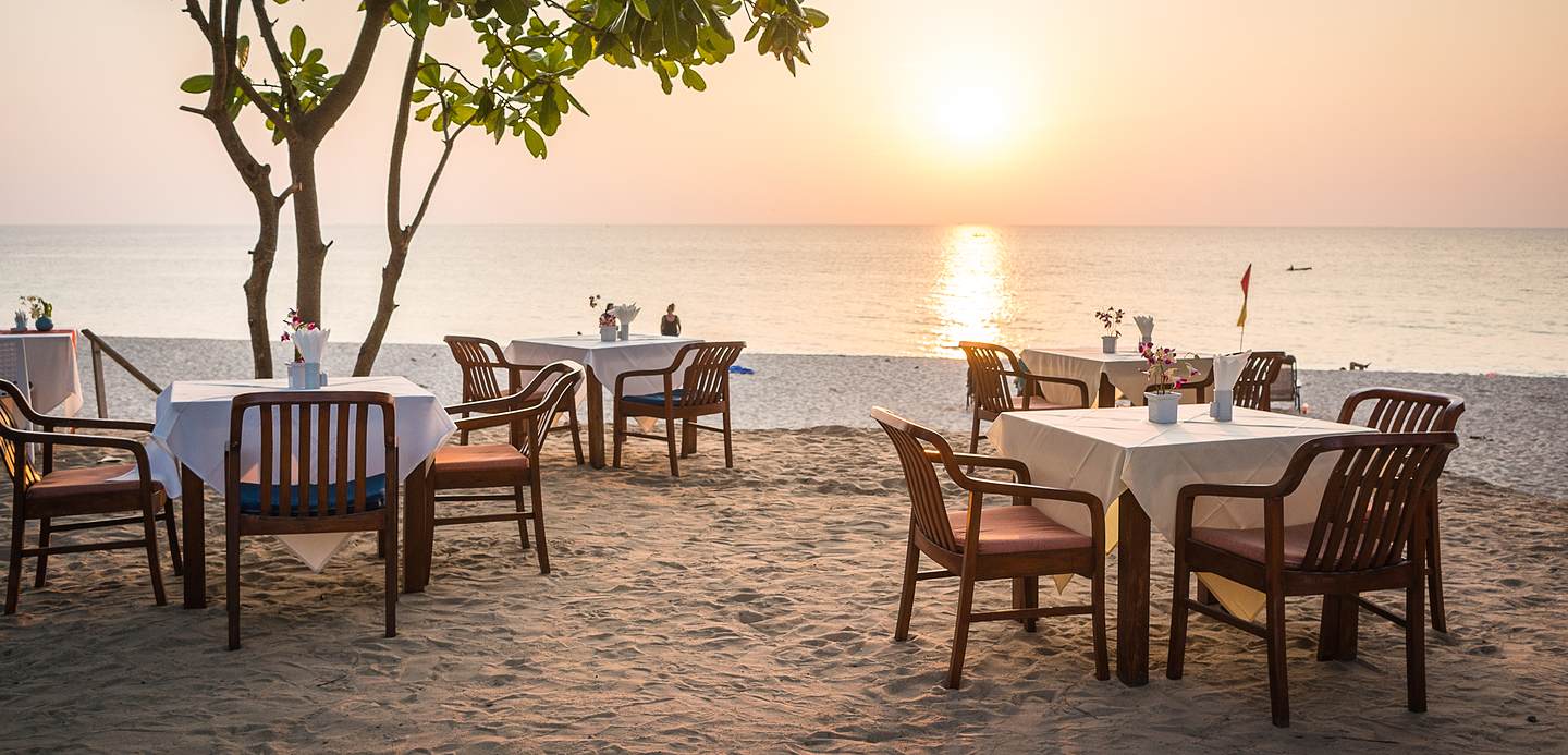 dining on the beach