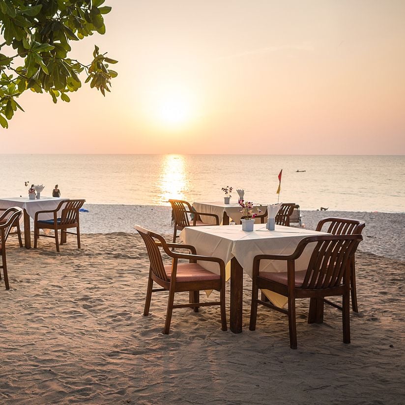 dining-tables-on-beach